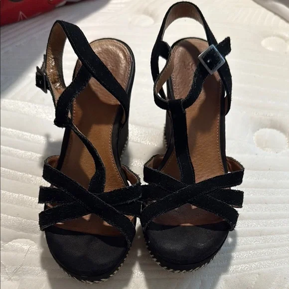 UGG Black Wedge Sandals - Picture 4 of 4
